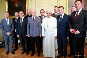 Papież Franciszek złożył na ręce ministra Mariusza Błaszczaka podziękowania dla służb