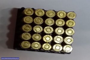 Policjanci zlikwidowali nielegalny arsenał – zabezpieczono broń, proch oraz amunicję