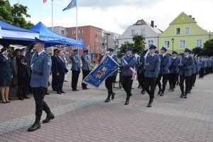 Obchody Święta Policji w Łomży - przemarsz pododdziałów