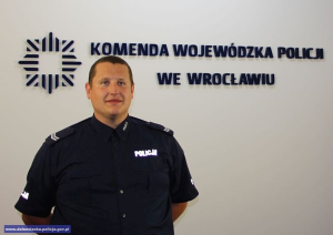 policjant który uratował dziecku życie