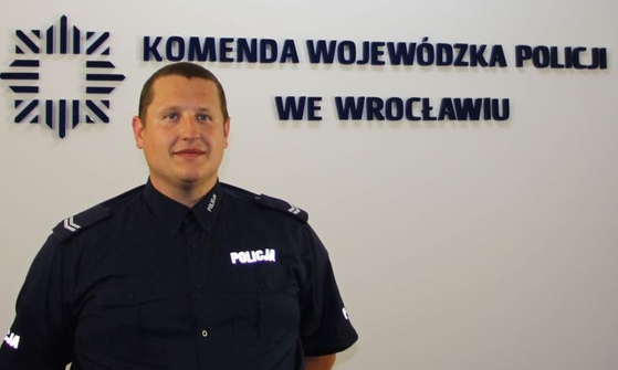 policjant który uratował dziecku życie