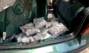 paczki z narkotykami w samochodzie