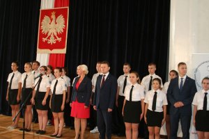 Szef MSWiA i Komendant Główny Policji podczas uroczystej inauguracji roku szkolnego