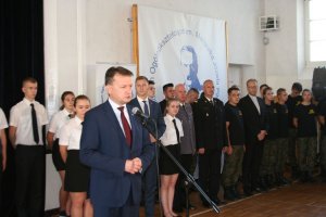 Szef MSWiA i Komendant Główny Policji podczas uroczystej inauguracji roku szkolnego