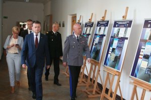 Szef MSWiA i Komendant Główny Policji podczas uroczystej inauguracji roku szkolnego