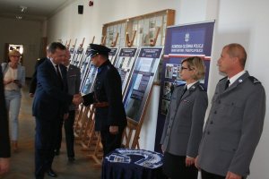 Szef MSWiA i Komendant Główny Policji podczas uroczystej inauguracji roku szkolnego