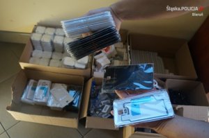 Policjanci przejęli ponad tysiąc podróbek wartych przeszło 100 tys. zł