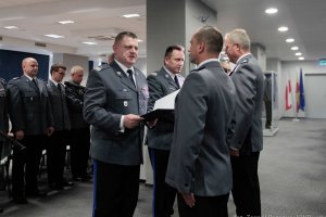 Dwaj policjanci wyróżnieni przez MSWiA mianowaniem na tzw.nadstopnie