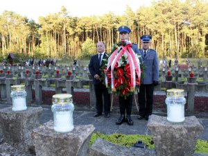 Komendant Stołeczny Policji złożył hołd pomordowanym w Palmirach