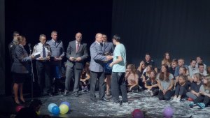 Wrocławscy gimnazjaliści na deskach Teatru Polskiego w spektaklu promującym życie wolne od uzależnień