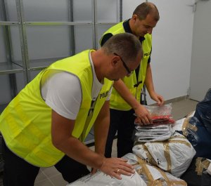Podrobiona odzież, obuwie i galanteria o wartości prawie 2 milionów złotych