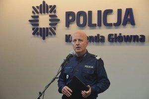 Komendant Główny Policji podczas briefingu w Komendzie Głównej Policji