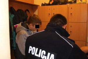 policjant i zatrzymany