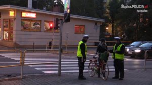 Katowiccy policjanci rozdawali odblaski