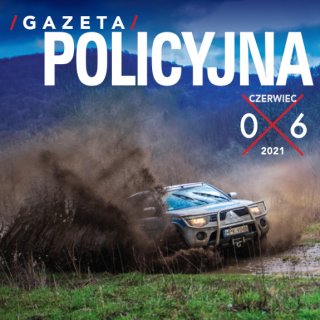 Fragment okładki czerwcowego numeru Gazety Policyjnej przedstawiający pędzący przez zabłoconą drogę policyjny samochód terenowy.