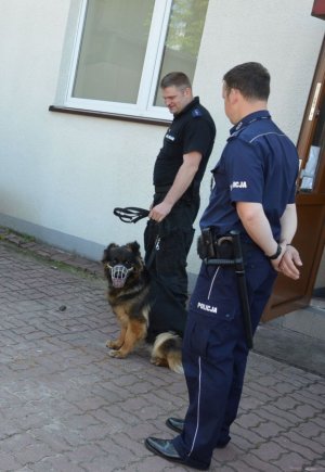 Policjanci z Essą