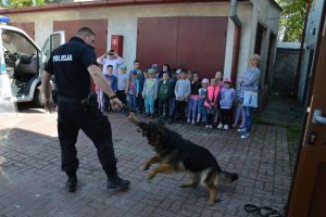 Policjanci z Essą