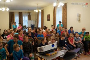 policjanci z podopiecznymi Fundacji Pomocy Dzieciom w Żywcu