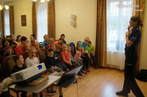 policjanci z podopiecznymi Fundacji Pomocy Dzieciom w Żywcu