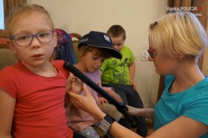 policjanci z podopiecznymi Fundacji Pomocy Dzieciom w Żywcu