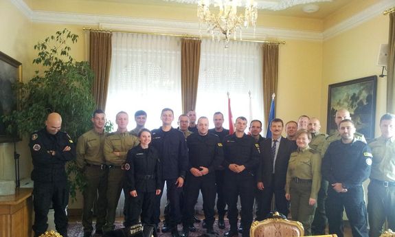 Polscy policjanci wracają z Węgier