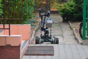 Ćwiczenia z ładunkiem wybuchowym w tle