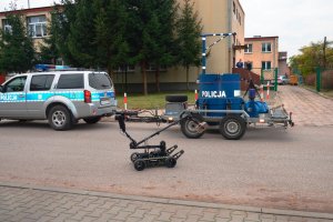 Ćwiczenia z ładunkiem wybuchowym w tle