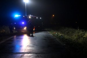 pojazd straży pożarnej na drodze