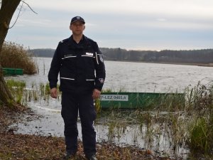 Starszy sierżant Leszek Wojtkowiak, dzielnicowy z Osiecznej