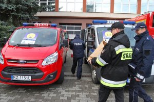 Policjanci wspierają akcję &quot;Pomóż Dzieciom Przetrwać Zimę&quot;