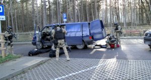 Uzbrojeni terroryści zaatakowali Terminal LNG w Świnoujściu - ćwiczenia służb