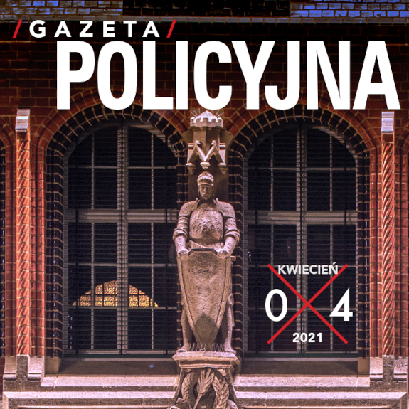 Figura rycerza nad wejściem do policyjnego budynku.