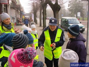 Cytryna zamiast mandatu i odblaski w nagrodę dla pieszych