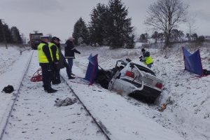 Dwie osoby zginęły na niestrzeżonym przejeździe kolejowym