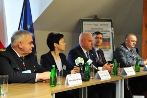 Uczestnicy międzynarodowej konferencję pod nazwą „25 lat współpracy Policji Lubuskiej i Landu Brandenburgia – gwarantem bezpieczeństwa regionalnego”