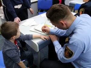 Zabawa mikołajkowa w ruchu drogowym