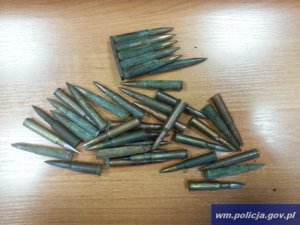 Policjanci szukając narkotyków znaleźli broń i amunicję