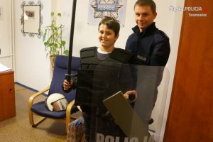 Sosnowieccy policjanci spełnili marzenie 10-letniego Kacpra, cierpiącego na przewlekłą chorobę, którego marzeniem było wcielić się na jeden dzień w rolę policjanta