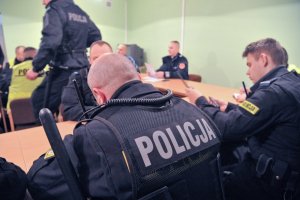 Policjanci w walce z ptasią grypą