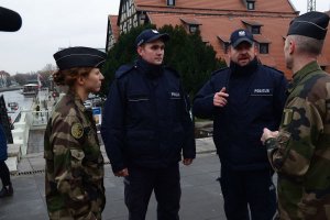 Wspólny patrol policjantów z francuskimi żandarmami