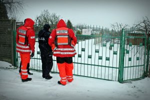 policjanci sprawdzają miejsca przebywania osób zagrożonych zamarznięciem