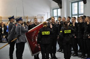 Ślubowanie nowo przyjętych policjantów