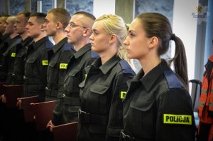 Ślubowanie nowo przyjętych policjantów