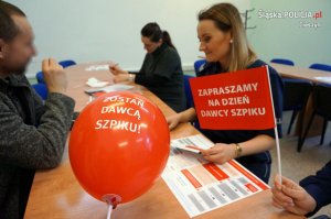 Policjanci i strażacy pomagają chorym na białaczkę
