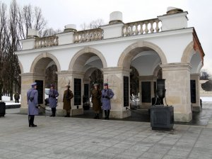 Policyjny posterunek przed Grobem Nieznanego Żołnierza