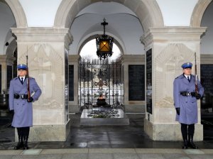 Policyjny posterunek przed Grobem Nieznanego Żołnierza