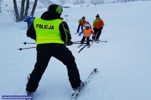 Dolnośląscy policjanci dbają o bezpieczeństwo na stokach narciarskich