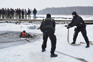 wspólne szkolenie policjantów i strażaków