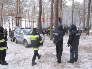 Zimowe pokazy służb ratowniczych nad Jeziorem Czarnym we Włocławku