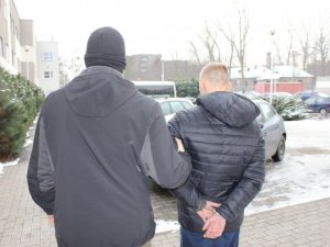 Podając się za policjanta próbował wyłudzić pieniądze od 65-latki